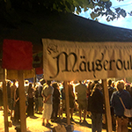 Der Mäusegaukler , das wahrscheinich schönste Mäuseroulette der Welt, eine Maus oder was auch immer zum Marktwochenende auf dem Ritterturnier in Stetten ob Lonetal, Niederstotzingen, Rittergut Stetten gehört