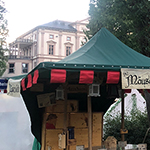 Der Mäusegaukler , das wahrscheinich schönste Mäuseroulette der Welt, eine Maus oder was auch immer zum Marktwochenende auf dem Mittelalterspektakel zu Sigmaringen im dortigen Prinzengarteb gehört