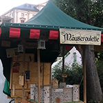 Der Mäusegaukler , das wahrscheinich schönste Mäuseroulette der Welt, eine Maus oder was auch immer zum Marktwochenende auf dem Mittelalterspektakel zu Sigmaringen im dortigen Prinzengarteb gehört