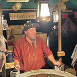 Der Mäusegaukler , das wahrscheinich schönste Mäuseroulette der Welt, eine Maus oder was auch immer zum Marktwochenende auf dem Mittelalterspektakel zu Sigmaringen im dortigen Prinzengarteb gehört