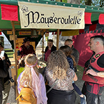 Der Mäusegaukler , das wahrscheinich schönste Mäuseroulette der Welt, eine Maus oder was auch immer zum Marktwochenende auf dem Mittelalterspektakel zu Dillingen an der Donau gehört.
