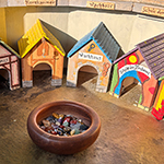 Der Mäusegaukler, das wahrscheinich schönste Mäuseroulette der Welt, eine Maus oder was auch immer zum Marktwochenende auf dem Mittelalterspektakel zu Guteneck gehört.