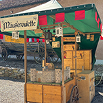 Der Mäusegaukler, das wahrscheinich schönste Mäuseroulette der Welt, eine Maus oder was auch immer zum Marktwochenende auf dem Mittelalterspektakel zu Guteneck gehört.