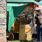 Der Mäusegaukler, das wahrscheinich schönste Mäuseroulette der Welt, eine Maus oder was auch immer zum Marktwochenende auf dem 25. Ritterturnier auf der Burgruine Königstein im Taunus gehört.