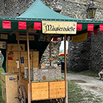 Der Mäusegaukler, das wahrscheinich schönste Mäuseroulette der Welt, eine Maus oder was auch immer zum Marktwochenende auf dem 25. Ritterturnier auf der Burgruine Königstein im Taunus gehört.