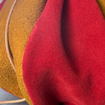 Weitere Ledertaschen entstehen, in den Büchern Rubinrot, Saphierblau und Smaraktgrün wird ein solches Täschchen als Retikül bezeichnet.