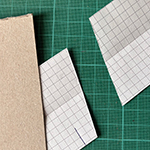 Bilder vom enstehungsprozess der Pappschablone für die Kleinserienfertigung der Münztäschchen.