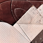 Bild von den Papierschablonen und den Plexiglasschablonen.