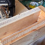 Bilder vom Bau der Vorrichtung rund um die Kniehebelpresse für die Lederbearbeitung.