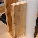 Bilder vom Bau der Vorrichtung rund um die Kniehebelpresse für die Lederbearbeitung.