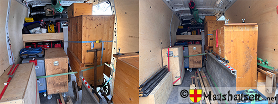 Blick in den Laderaum des Farhzeugs, darin verladen und gesichert das Mäuseroulette und alles zubehör